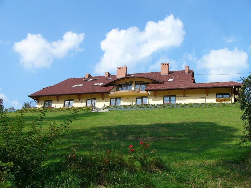 ZAGÓRZANKA Pensjonat Rehabilitacyjno Rekreacyjny SiS Dziadkowiec Spółka Jawna — hotel in Mszana Dolna