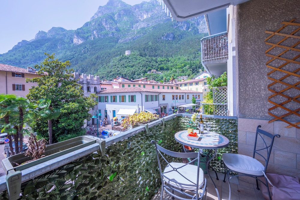 Riva Dante Apartment — 4-Star Luxury Hotel in Riva Del Garda, Italy