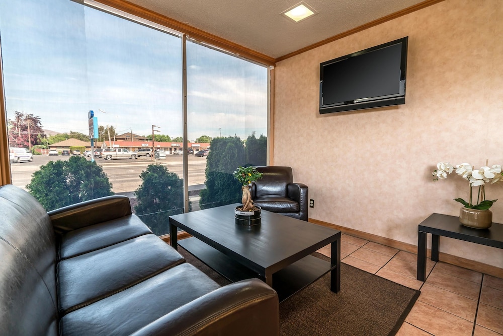 Holiday Lodge Yakima - photo 3