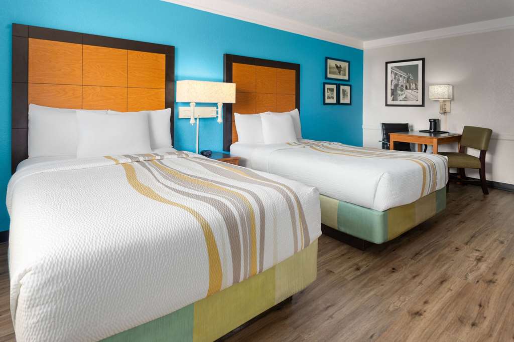 La Quinta Inn by Wyndham Pittsburgh Airport - photo 17