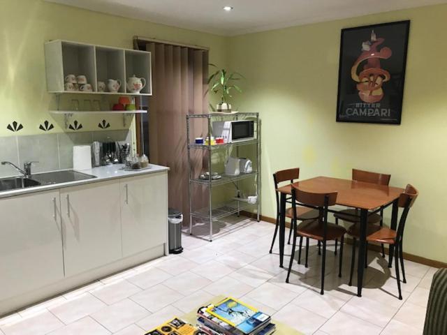 Effie Court — hotel in Springvale South