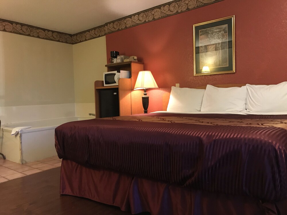 Bear Mount Inn & Suites - photo 33