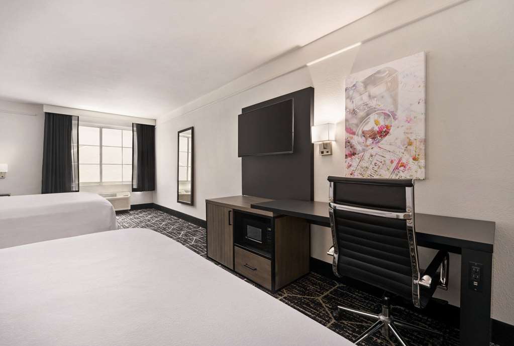 La Quinta Inn & Suites by Wyndham Hesperia Victorville - photo 55