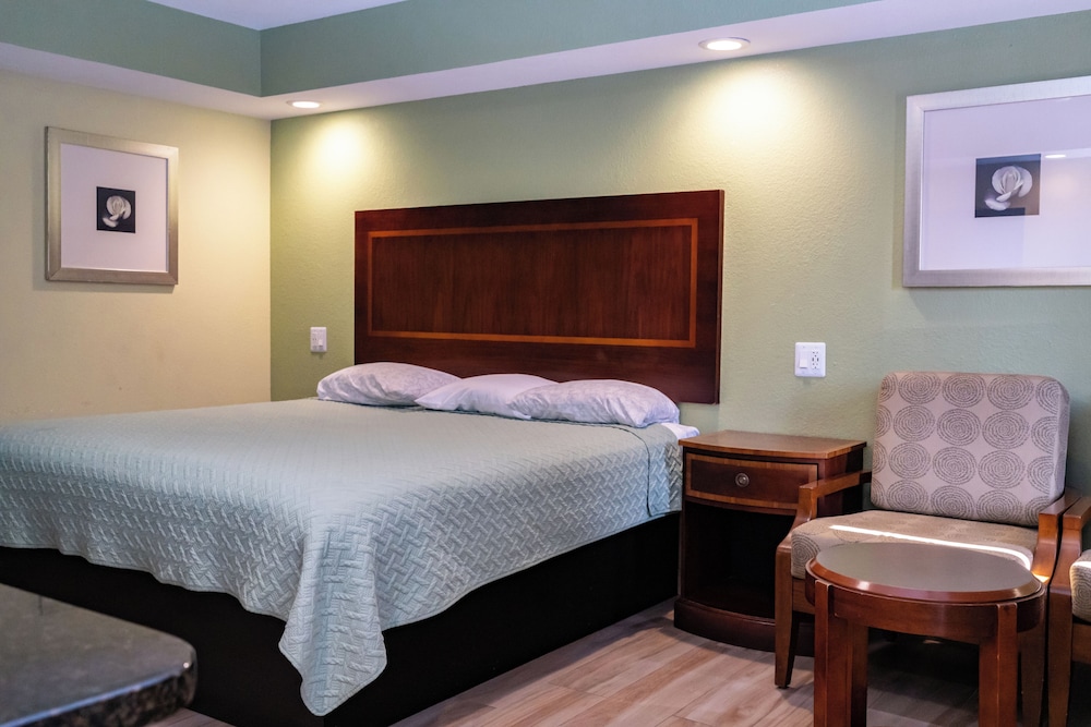Travel Inn of Riviera Beach - photo 10