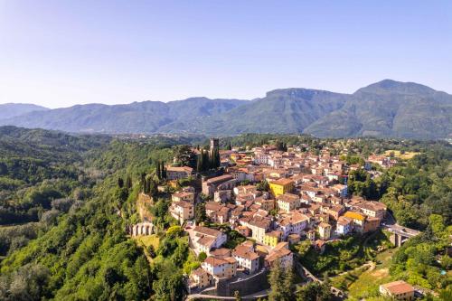 Cozy Pieracchi Apartment a Slice of History — 4-Star Luxury Hotel in Barga, Italy