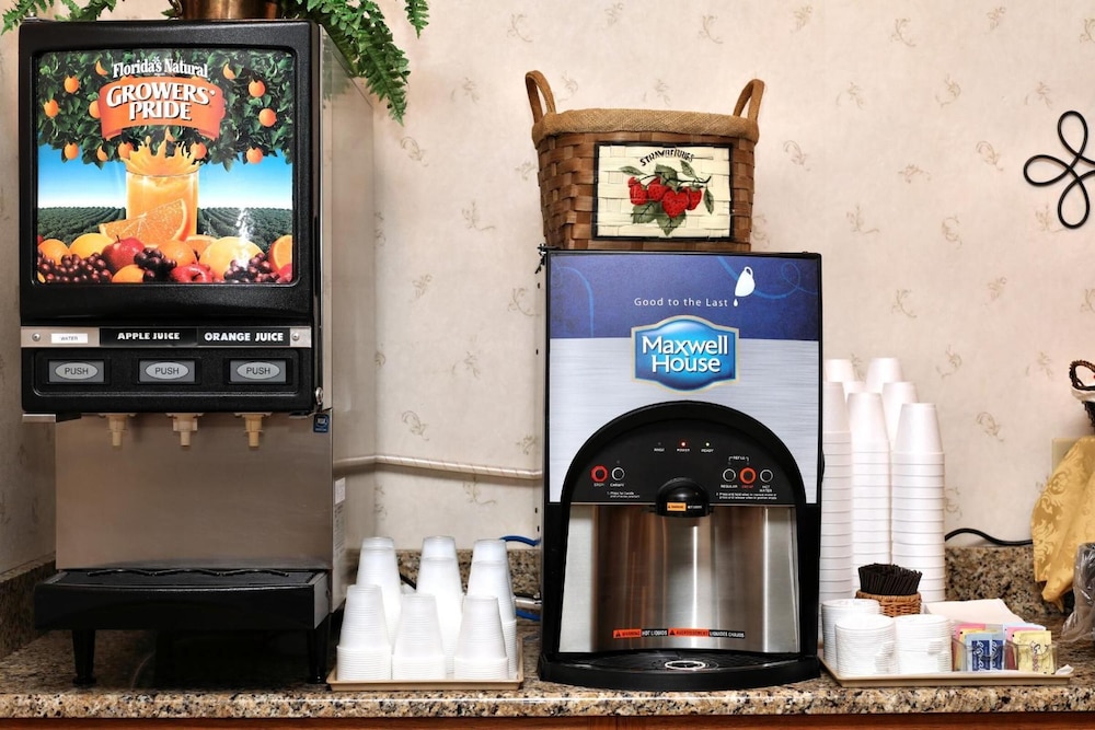 Lancaster Inn and Suites - photo 42