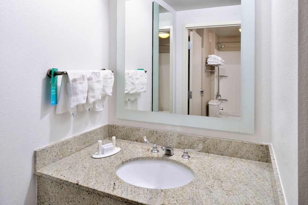 SpringHill Suites by Marriott Fairfax Fair Oaks - photo 16