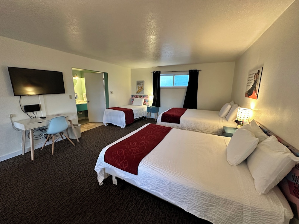 Atomic Motel - photo 33