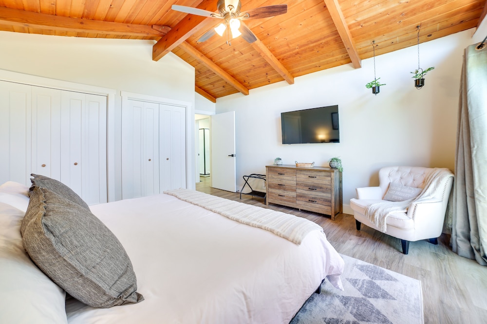 Modern Del Rey Oaks Retreat: 2 Mi to Monterey Bay in Monterey, United States