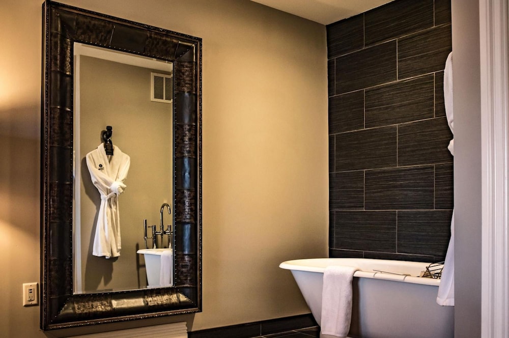 Ironworks Hotel - photo 32