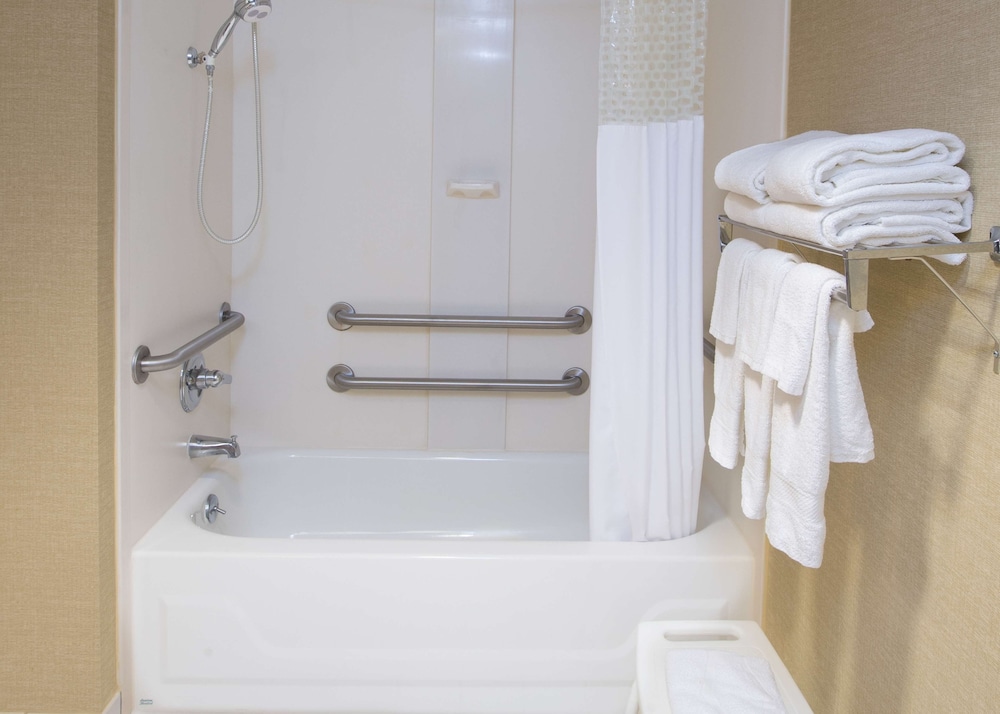 Hampton Inn Gainesville - photo 12