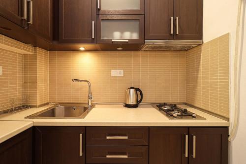 Stylish 3BR Apt near Mziuri Park By Wehost