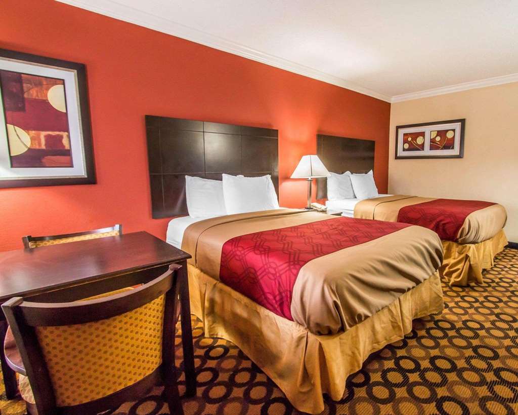 Econo Lodge Richmond Hill - photo 18