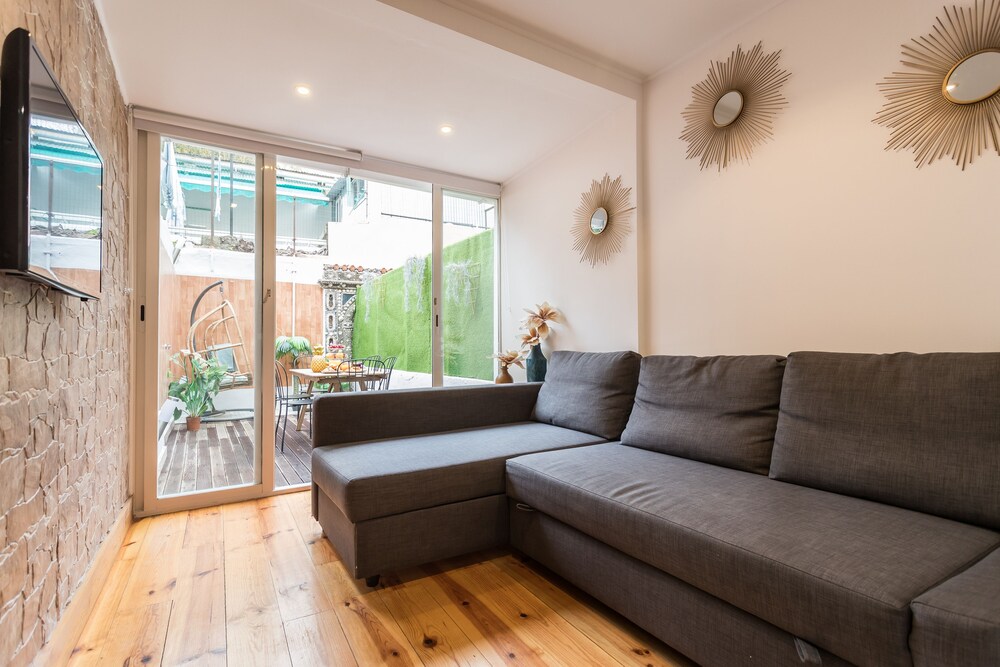 Liberty Patio Two Bedroom Apartment w Patio by LU Holidays — 4-Star Luxury Hotel in Lisbon, Portugal