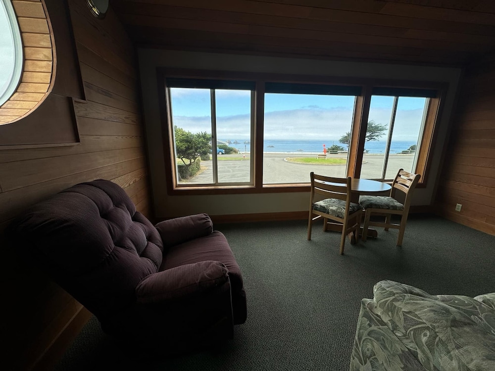 Sunset Oceanfront Lodging - photo 42