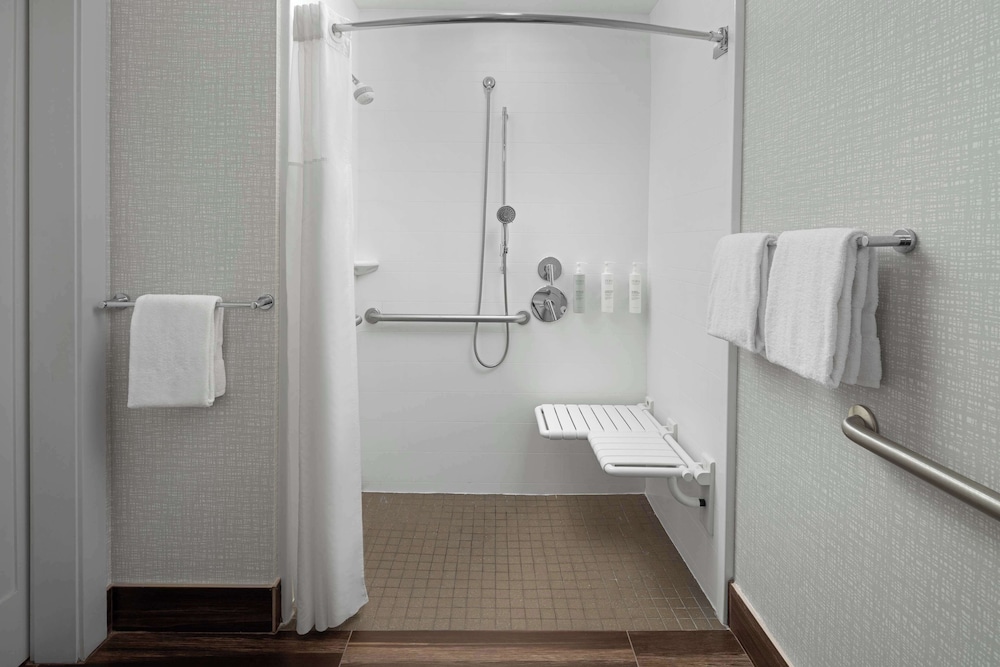 Hampton Inn & Suites Orem - photo 32