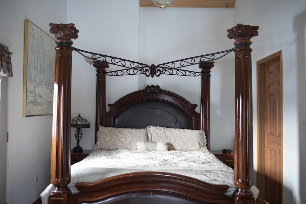 Abbey Archway Inn - photo 4