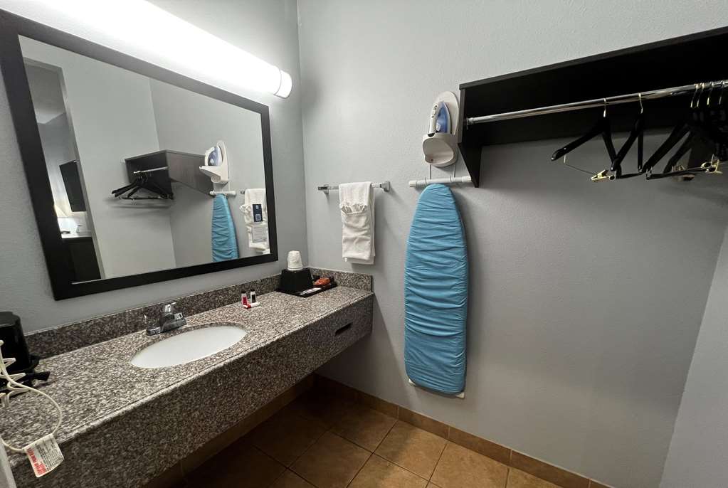 Super 8 by Wyndham Houston North I 45 - photo 22