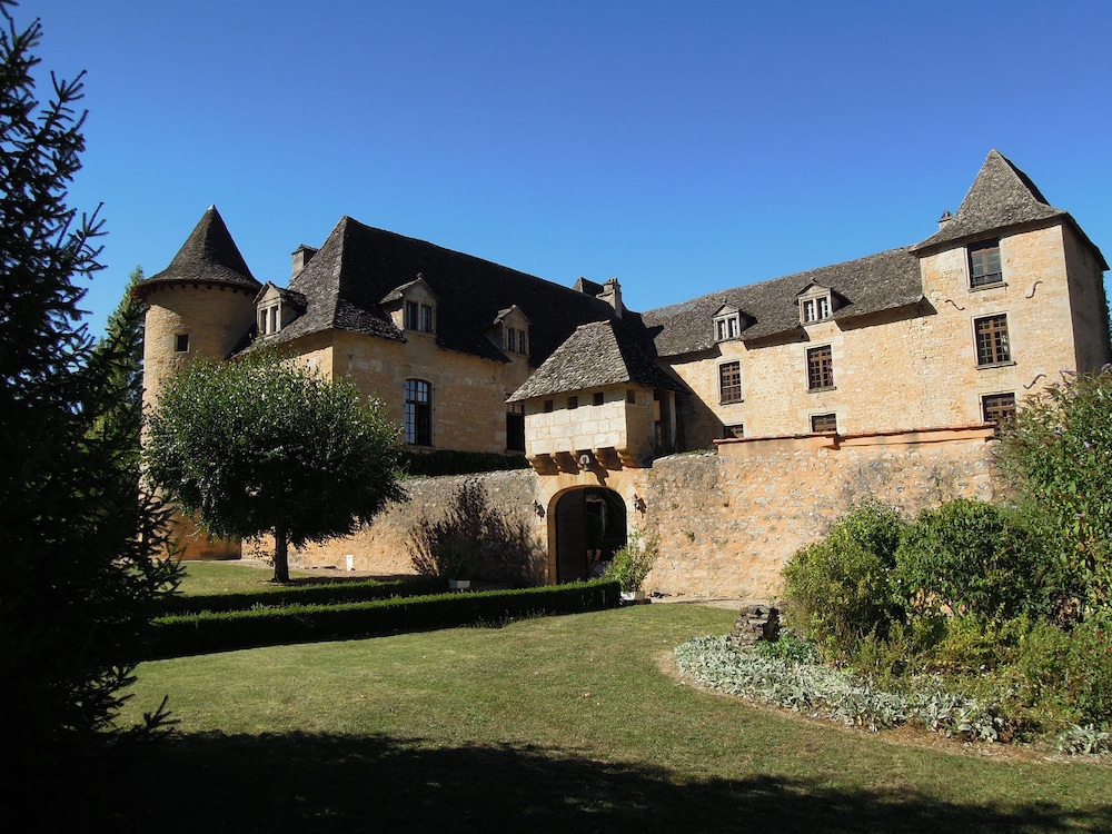 Chateau de Presque - carbon neutral hotel in Unknown City