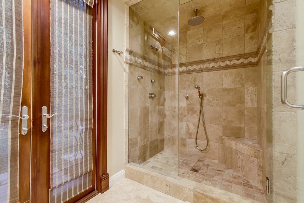 Tropical 5BR La Jolla Retreat by NamaStay - photo 20