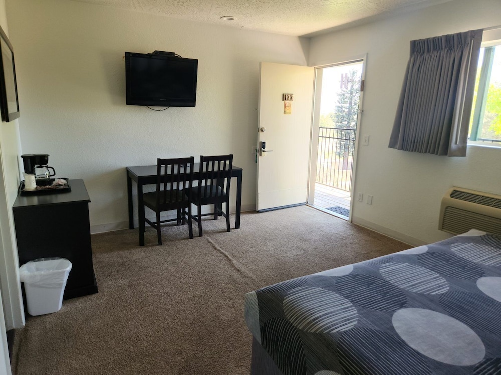 The View Motel - photo 11