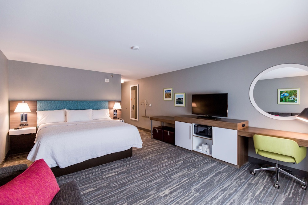 Hampton Inn Bismarck - photo 10