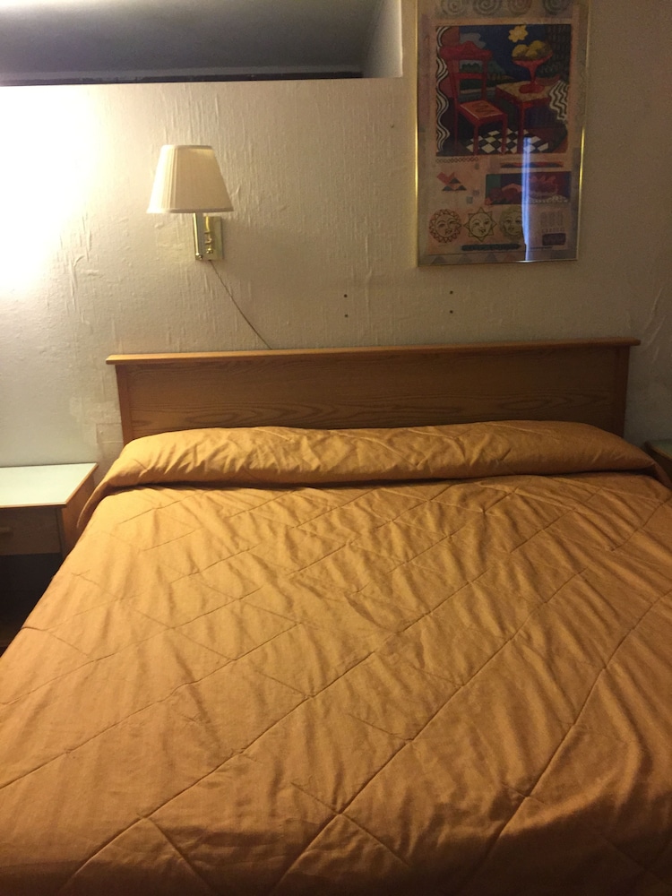 Hilander Motel - photo 13