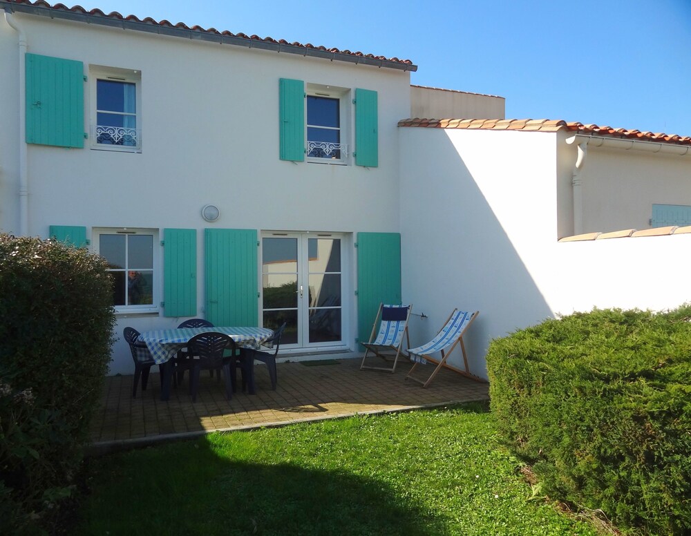 Maison Latitude — 4-Star Luxury Hotel in La Flotte, France
