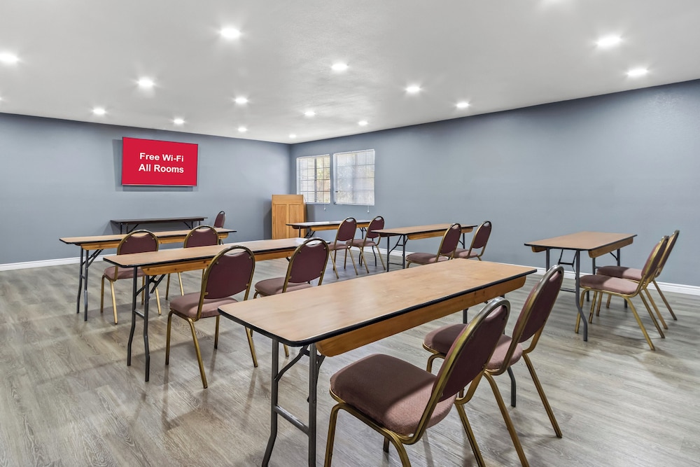 Red Roof Inn Ridgecrest - photo 44