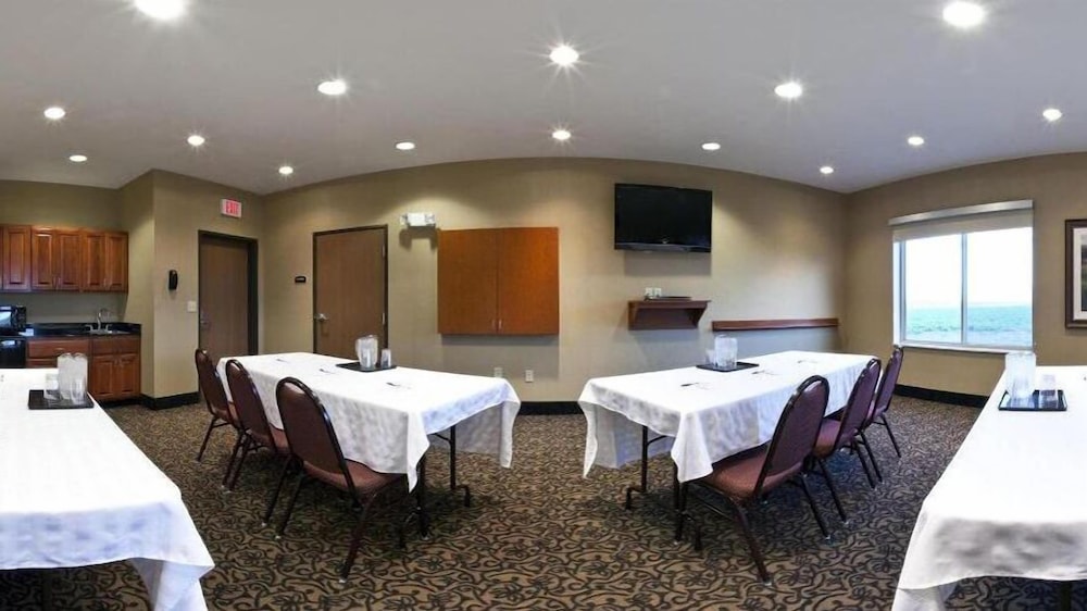 Holiday Inn Express & Suites Sheldon by IHG - photo 18