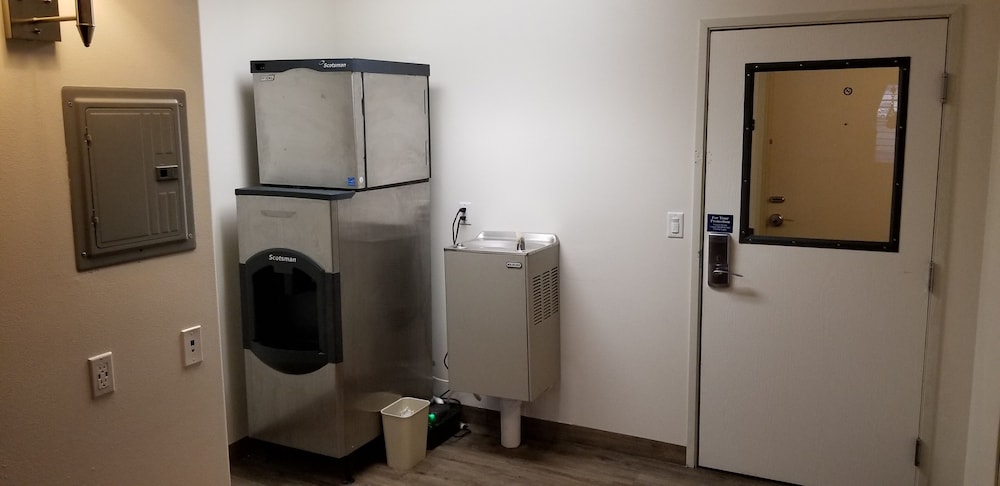 Executive Inn and Suites Extended Stay in Vernal - photo 45