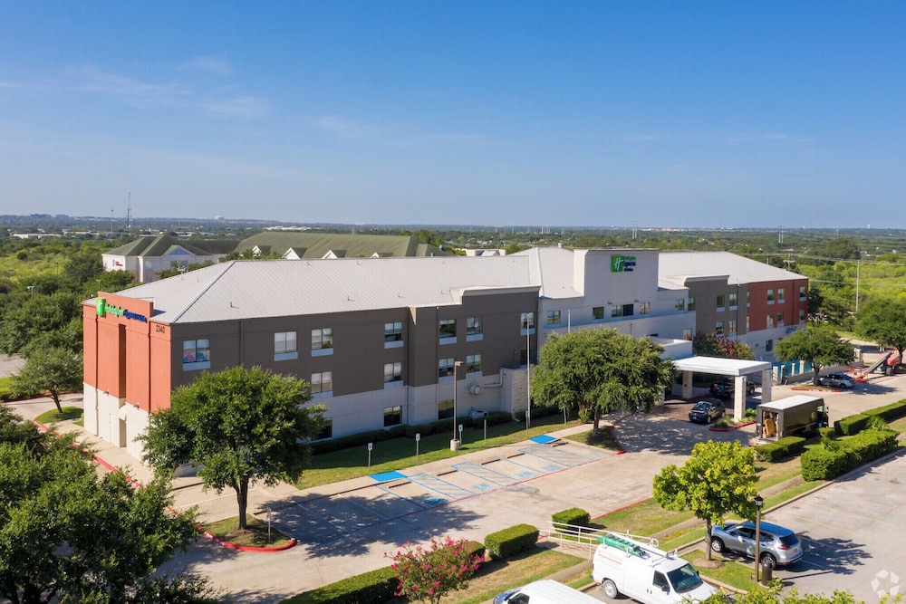 Holiday Inn Express & Suites Round Rock - photo 35