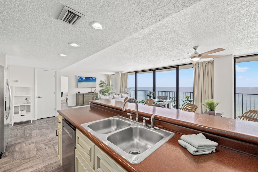 Sandpiper Beacon Beach Resort - photo 180