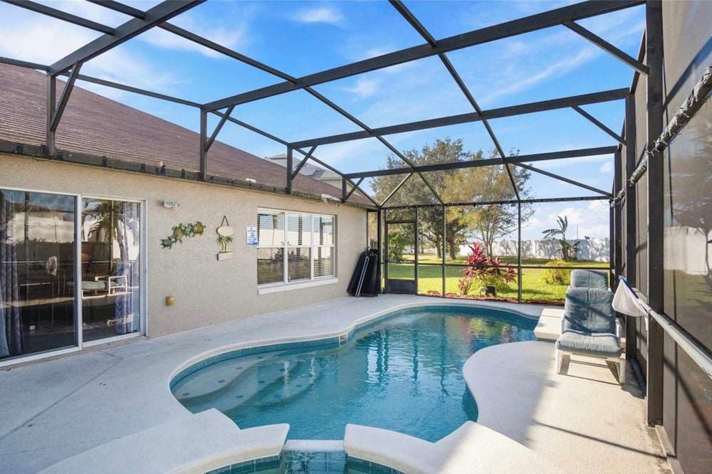 Magic Oasis Retreat — 4-Star Luxury Hotel in Davenport, United States
