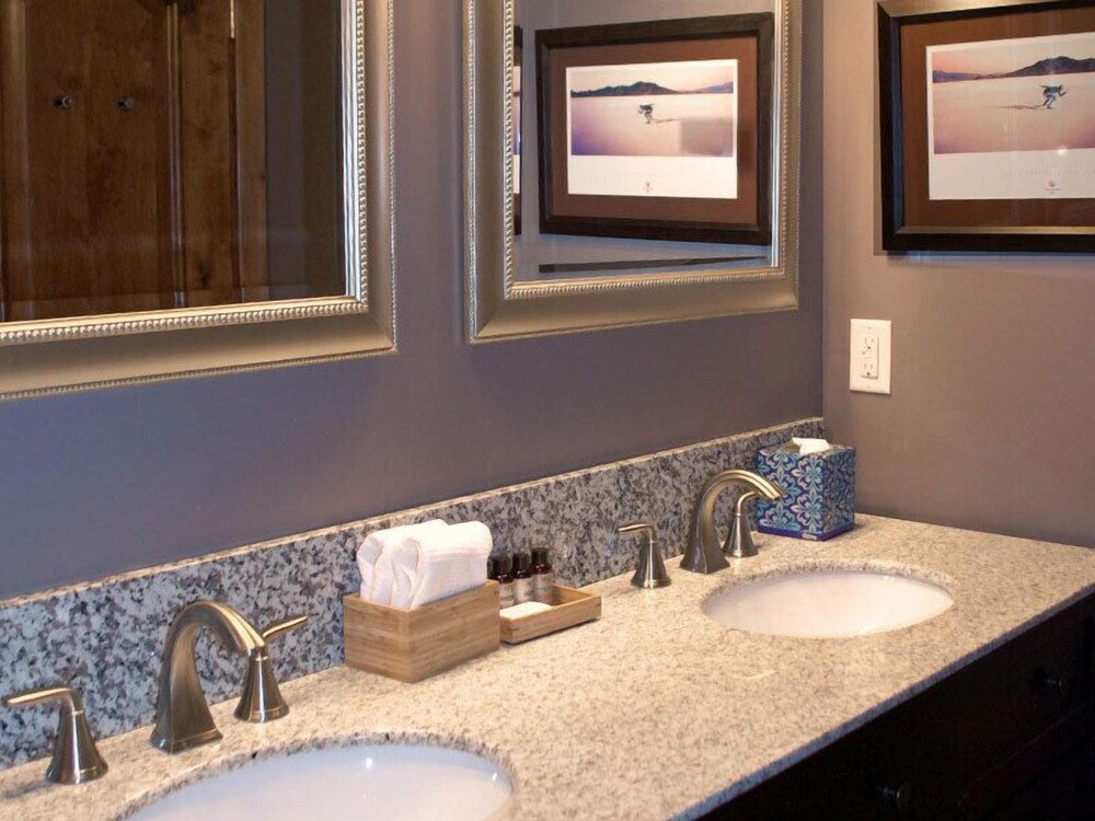 Torchlight Inn - photo 33