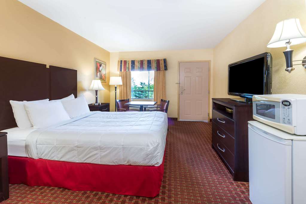 Days Inn Lexington SE Hamburg - photo 7