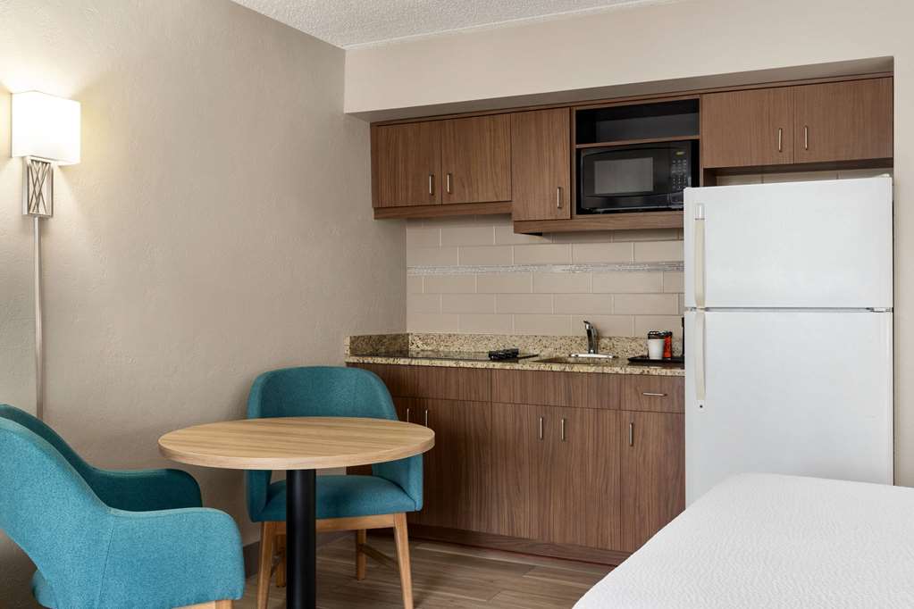Days Inn by Wyndham Cocoa Beach Port Canaveral - photo 12