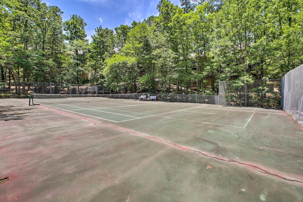 Mount Ida Condo w Balcony Resort Amenities - photo 15