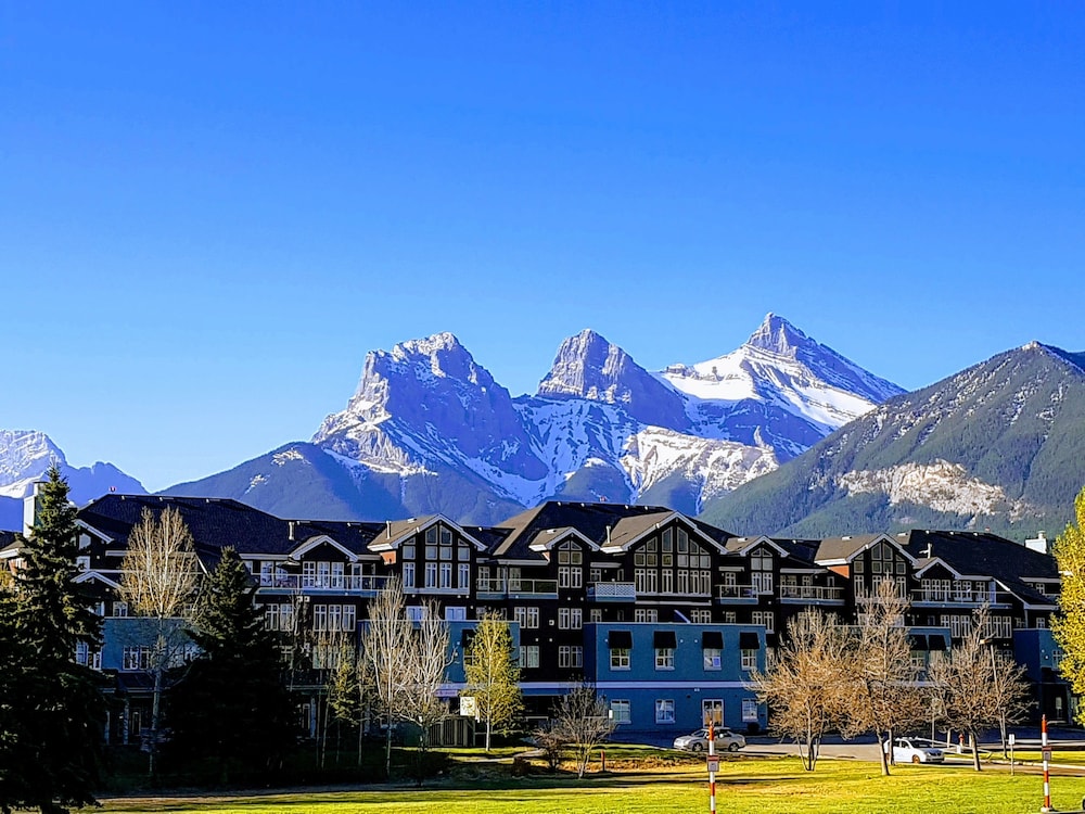 Sunset Resorts Canmore and Spa in Canmore, Canada