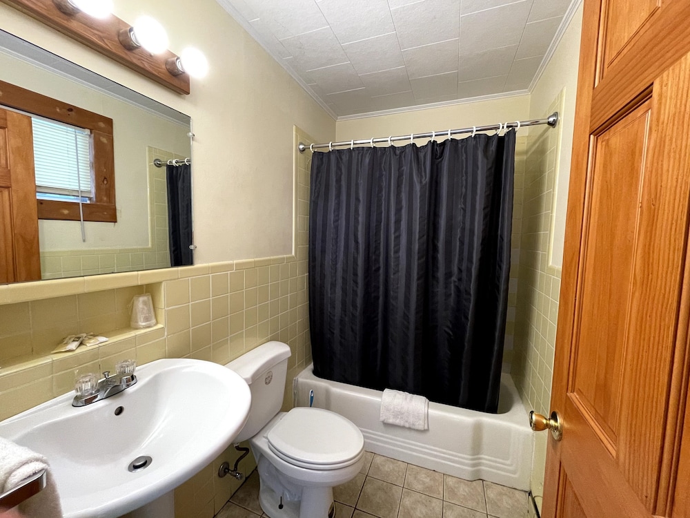The Riverside Inn - photo 34