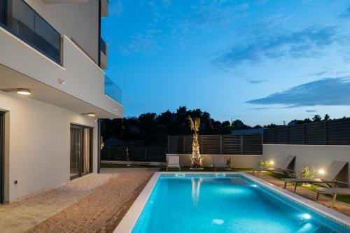 Luxury Villa David 2 heated pool — 4-Star Luxury Hotel in Podstrana, Croatia