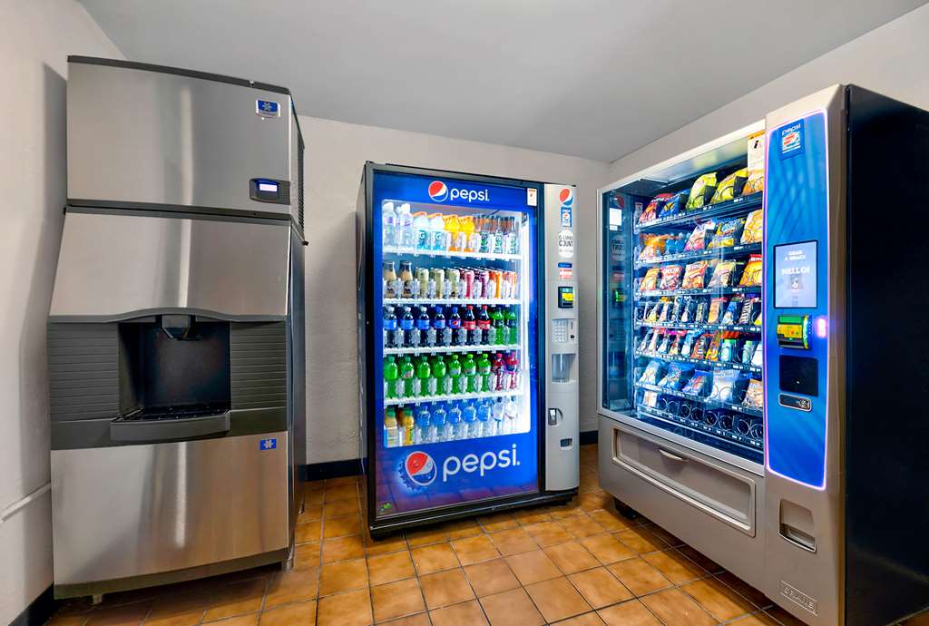 Motel 6 Cedar Rapids IA Airport - photo 25