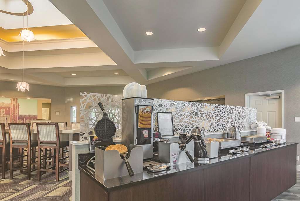 La Quinta Inn & Suites by Wyndham Oklahoma City Norman - photo 54