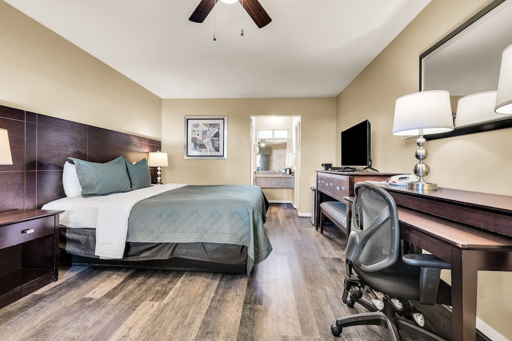 Scottish Fairway Inn - photo 11
