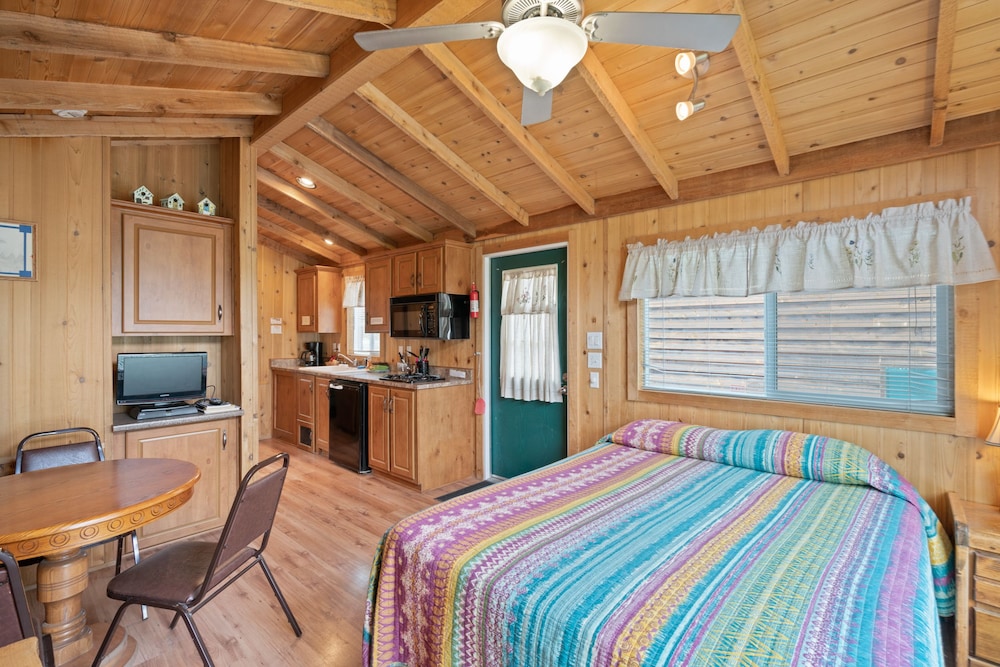 Crater Lake Resort - photo 33