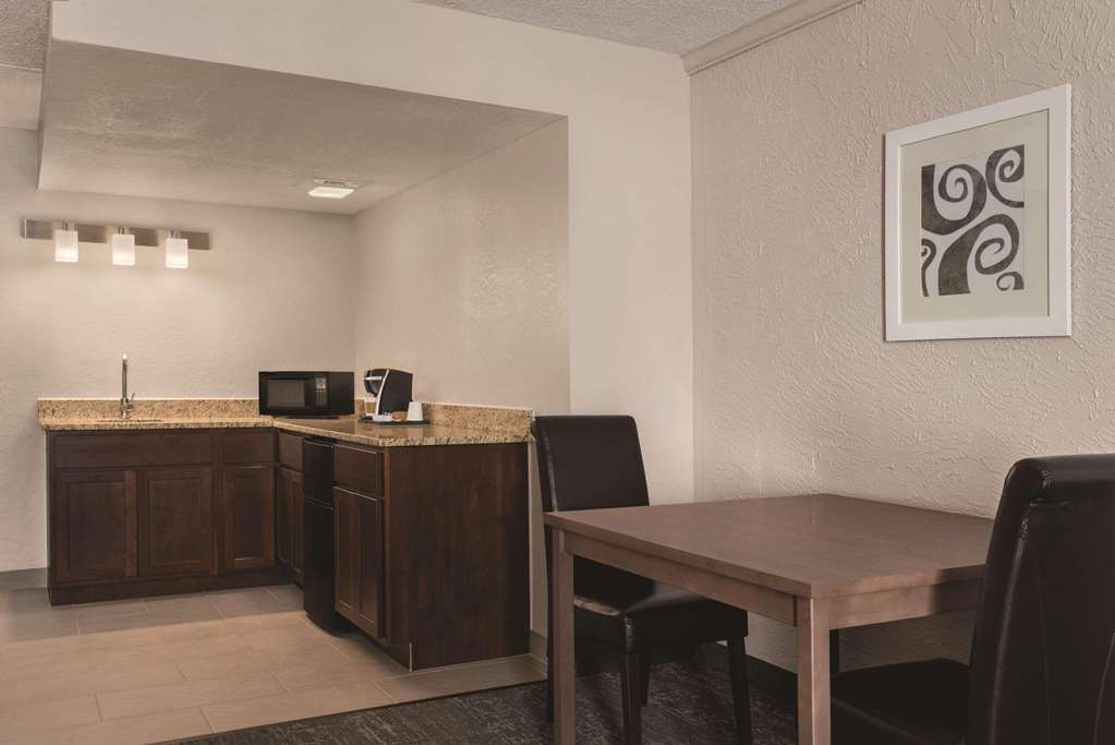 Country Inn & Suites by Radisson Mt. Pleasant Racine West WI - photo 16