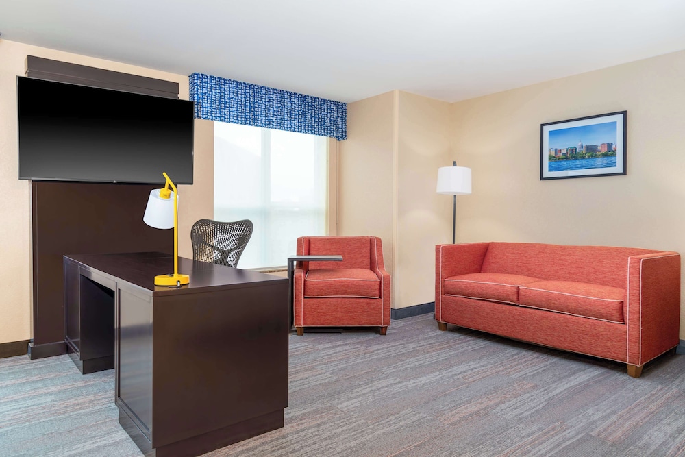 Hampton Inn & Suites Madison Downtown - photo 25