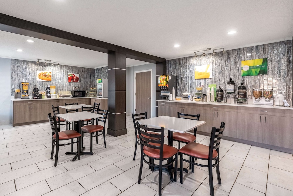 Quality Inn Cleveland North - photo 39