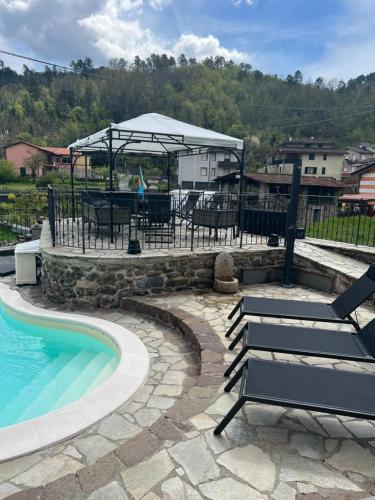 Villa Paola Cinque Terre Unica Pool E Ac — 4-Star Luxury Hotel in Pignone, Italy