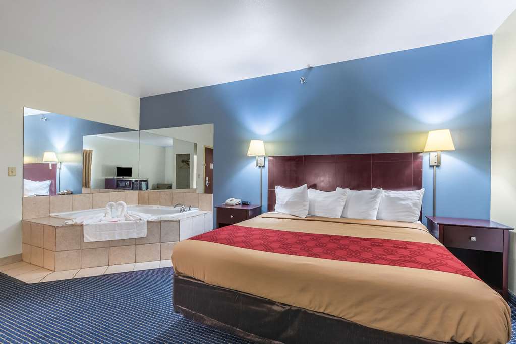 Econo Lodge Inn & Suites Pritchard Road North Little Rock - photo 32